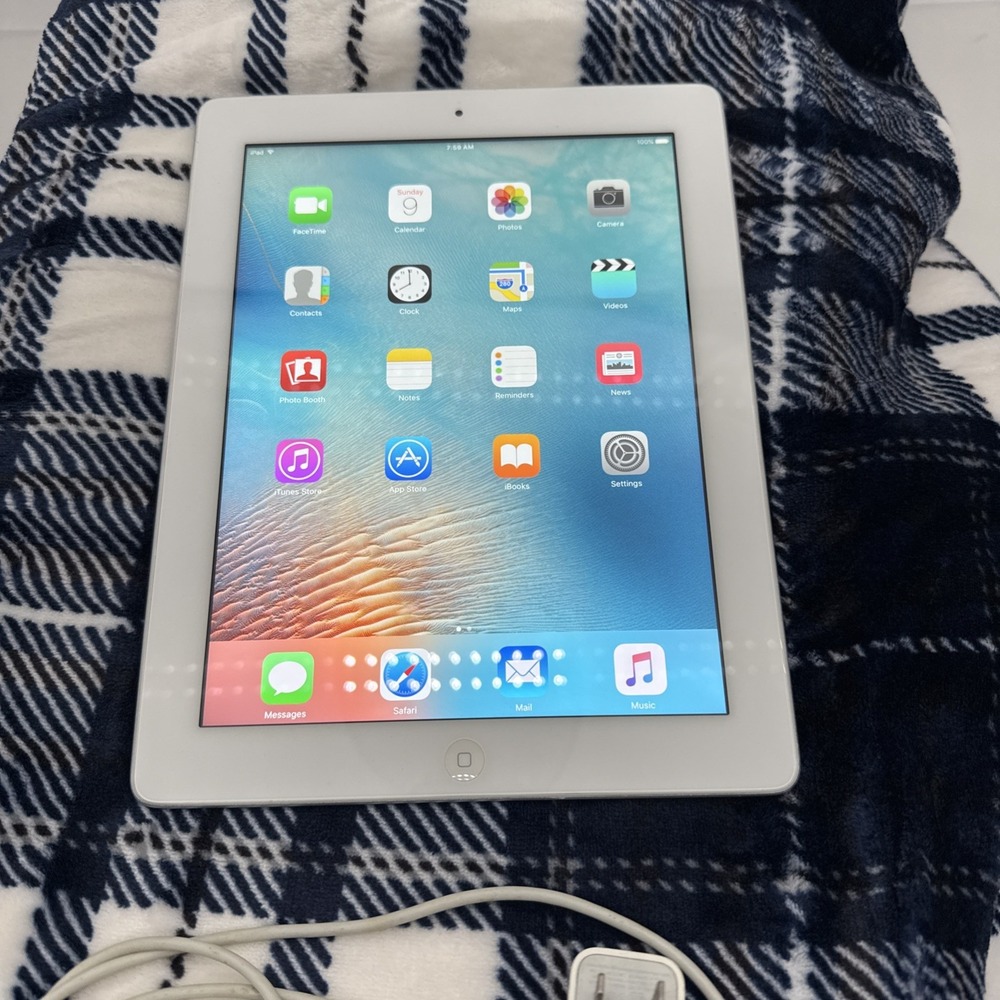 Unlocked Apple iPad (3rd Gen) MC706LL/A A1416 32 GB, Wi-Fi Good Condition